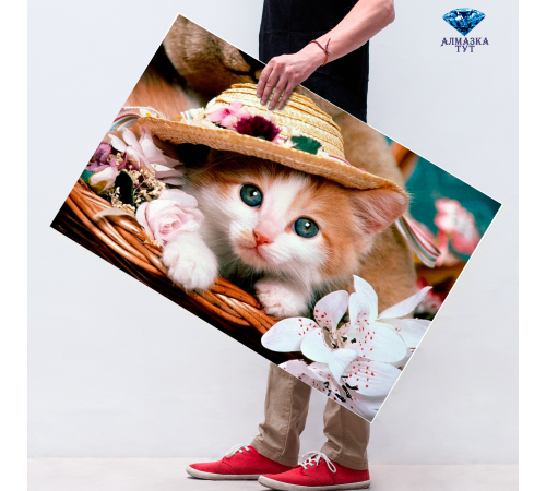 Алмазная мозаика "Котенок в корзинке и шляпе"